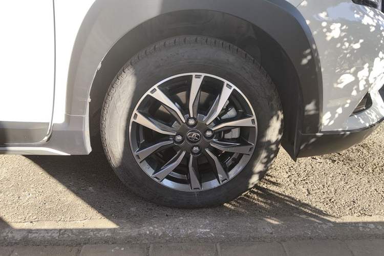 Used Toyota YARiS L Zhi Xuan 2022 1.5L CVT Luxury PLUS Edition Right Front Wheel Hub