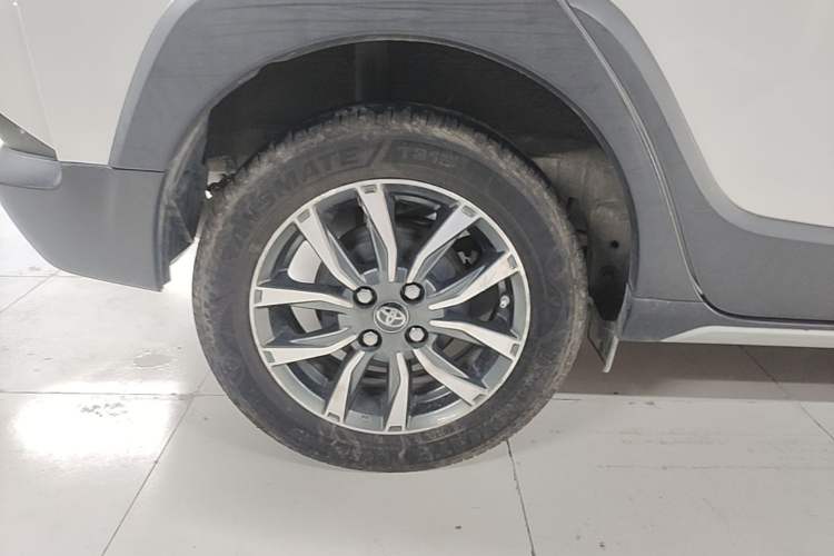 Used Toyota YARiS L Zhi Xuan 2022 1.5L CVT Luxury PLUS Edition Right Rear Wheel Hub