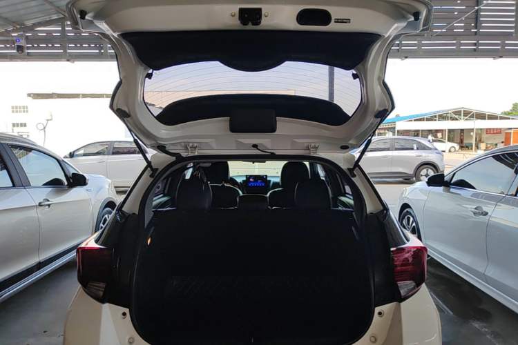 Used Toyota YARiS L Zhi Xuan 2022 X-Trail 1.5L CVT Leading PLUS Edition Trunk