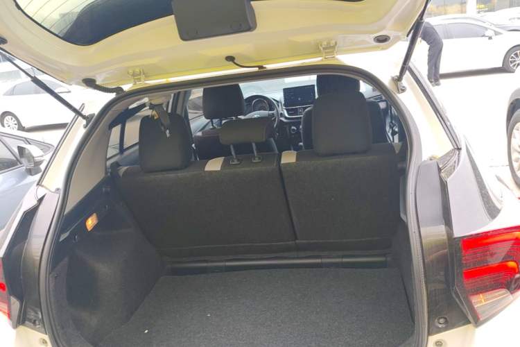 Used Toyota YARiS L Zhi Xuan 2022 X-Trail 1.5L CVT Leading PLUS Edition Trunk