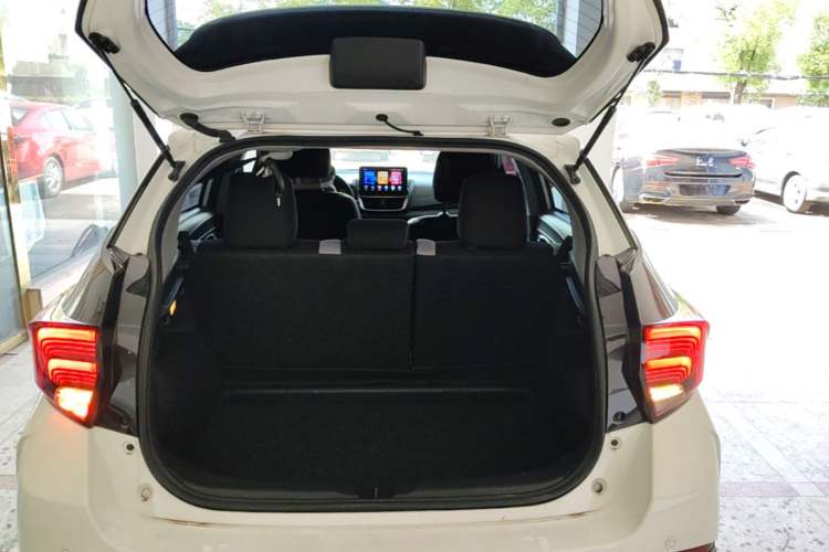 Used Toyota YARiS L Zhi Xuan 2022 X-Trail 1.5L CVT Leading PLUS Edition Trunk
