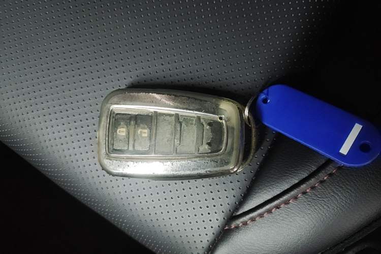Used Toyota YARiS L Zhi Xuan 2022 1.5L CVT Luxury PLUS Edition Vehicle Key