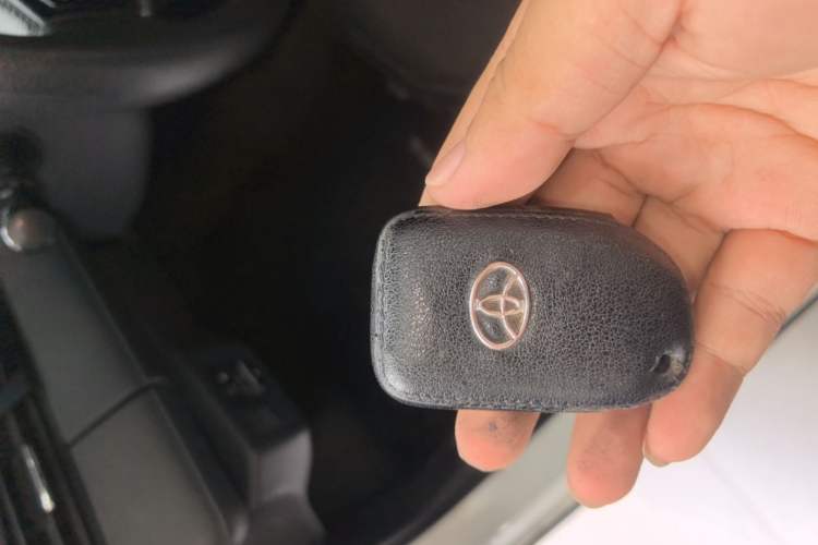 Used Toyota YARiS L Zhi Xuan 2022 X-Trail 1.5L CVT Luxury PLUS Edition Vehicle Key