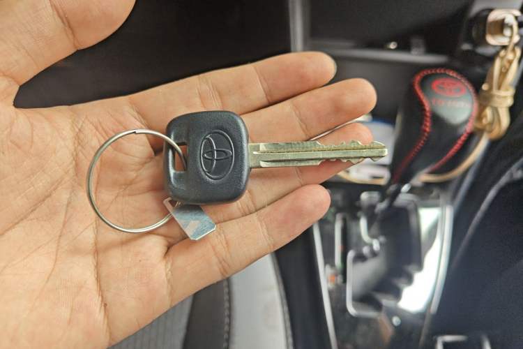Used Toyota YARiS L Zhi Xuan 2022 1.5L CVT Leading PLUS Edition Vehicle Key