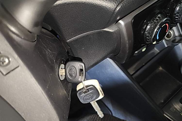 Used Toyota YARiS L Zhi Xuan 2022 1.5L CVT Leading PLUS Edition Vehicle Key