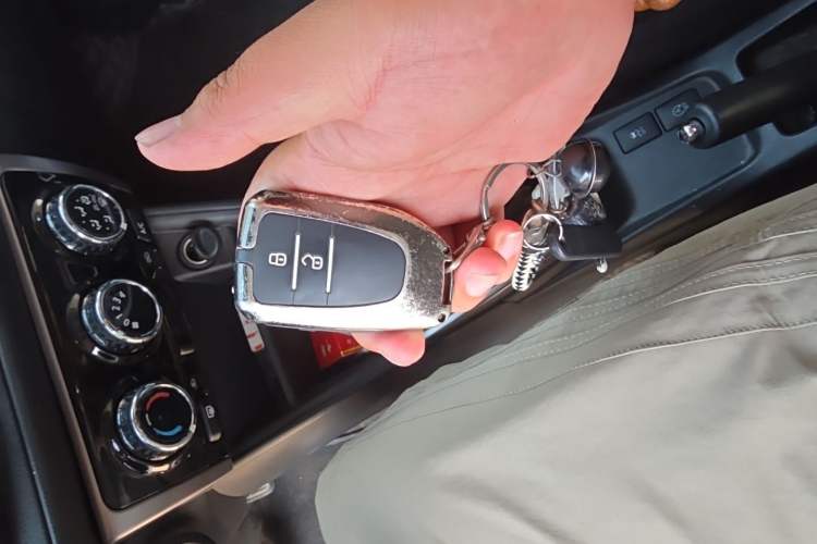 Used Toyota YARiS L Zhi Xuan 2022 X-Trail 1.5L CVT Luxury PLUS Edition Vehicle Key