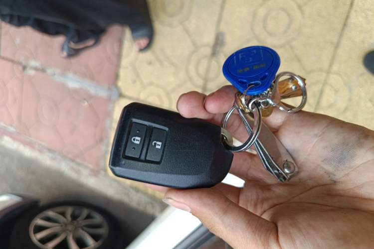 Used Toyota YARiS L Zhi Xuan 2022 X-Trail 1.5L CVT Luxury PLUS Edition Vehicle Key