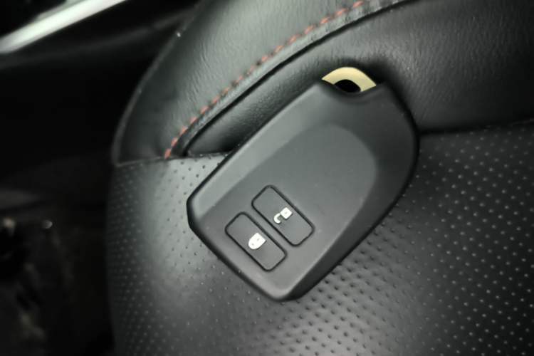 Used Toyota YARiS L Zhi Xuan 2022 X-Trail 1.5L CVT Luxury PLUS Edition Vehicle Key