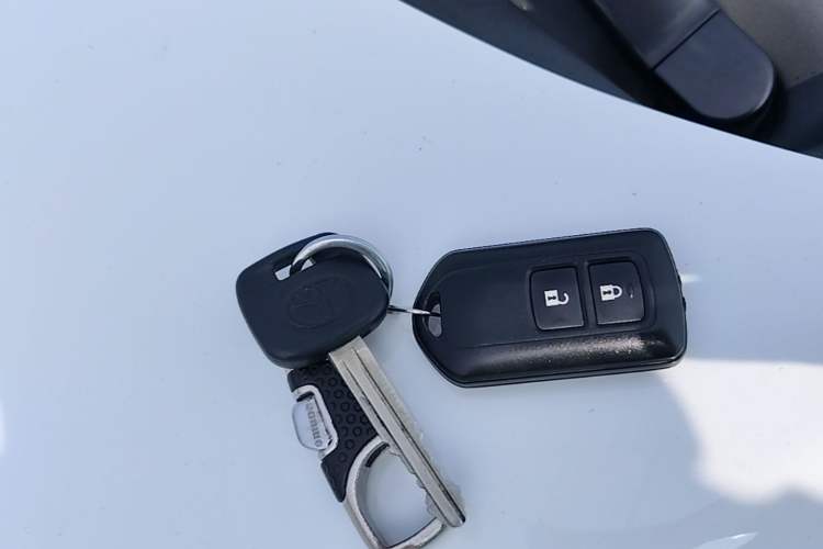 Used Toyota YARiS L Zhi Xuan 2022 1.5L CVT Leading PLUS Edition Vehicle Key