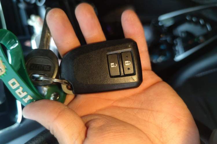 Used Toyota YARiS L Zhi Xuan 2022 X-Trail 1.5L CVT Luxury PLUS Edition Vehicle Key