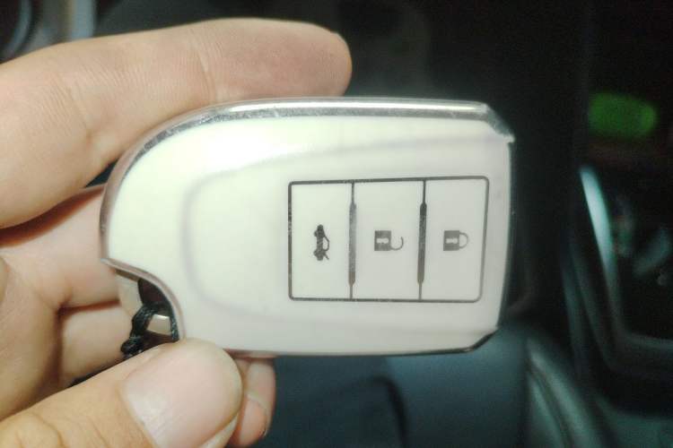 Used Toyota YARiS L Zhi Xuan 2022 X-Trail 1.5L CVT Luxury PLUS Edition Vehicle Key