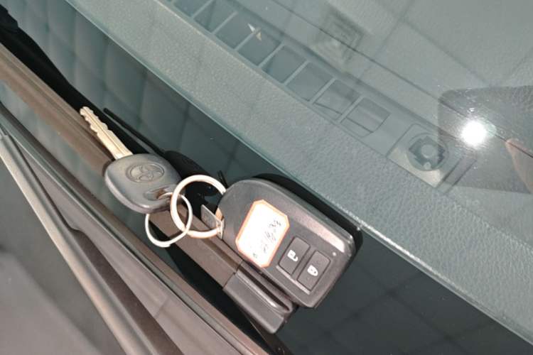 Used Toyota YARiS L Zhi Xuan 2022 X-Trail 1.5L CVT Luxury PLUS Edition Vehicle Key