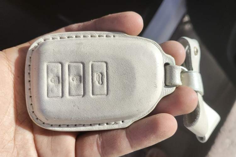 Used Toyota YARiS L Zhi Xuan 2022 1.5L CVT Luxury PLUS Edition Vehicle Key