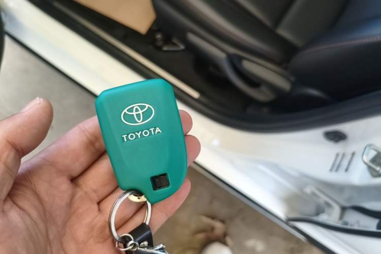 Used Toyota YARiS L Zhi Xuan 2022 X-Trail 1.5L CVT Luxury PLUS Edition Vehicle Key