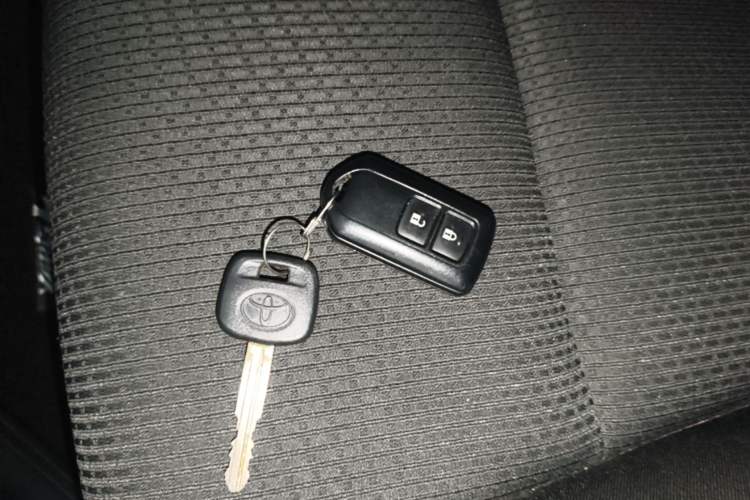 Used Toyota YARiS L Zhi Xuan 2022 1.5L CVT Leading PLUS Edition Vehicle Key