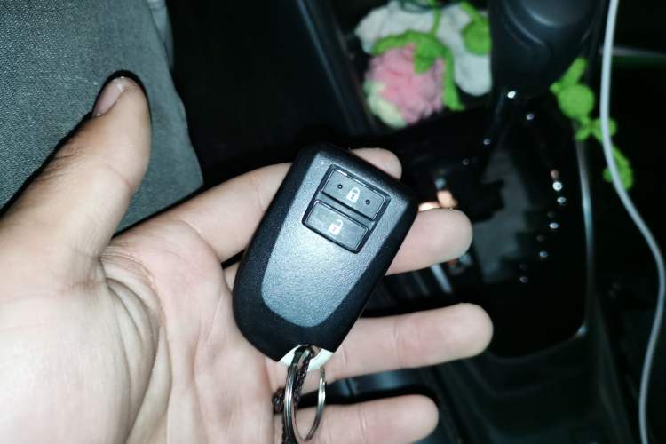 Used Toyota YARiS L Zhi Xuan 2022 1.5L CVT Luxury PLUS Edition Vehicle Key