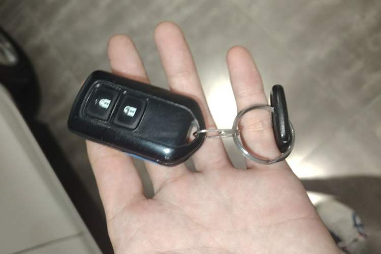 Used Toyota YARiS L Zhi Xuan 2022 1.5L CVT Leading PLUS Edition Vehicle Key