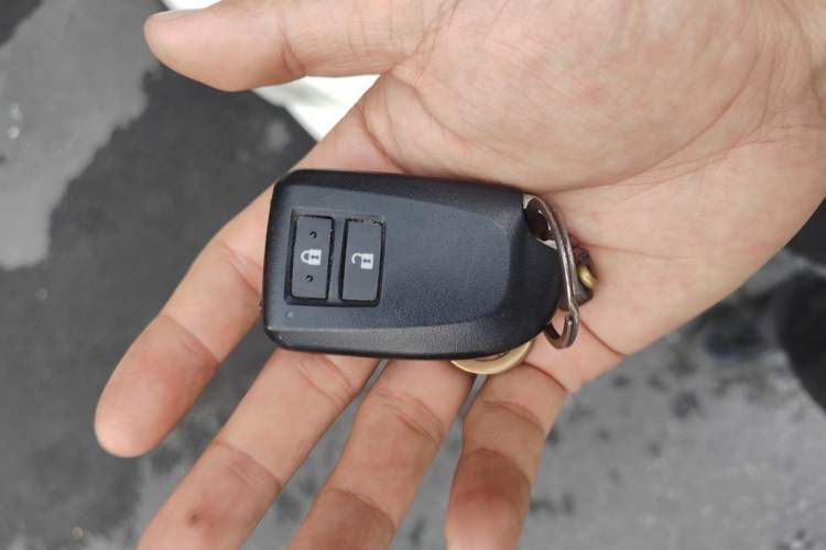 Used Toyota YARiS L Zhi Xuan 2022 X-Trail 1.5L CVT Luxury PLUS Edition Vehicle Key