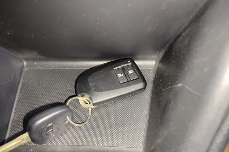 Used Toyota YARiS L Zhi Xuan 2022 X-Trail 1.5L CVT Luxury PLUS Edition Vehicle Key