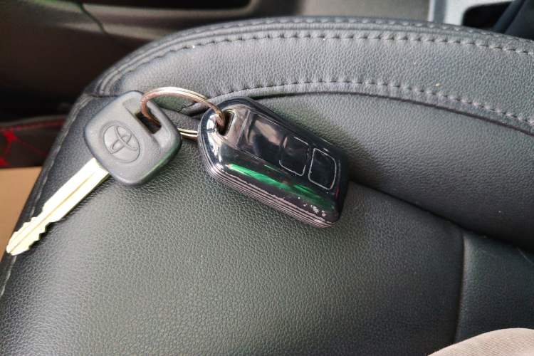 Used Toyota YARiS L Zhi Xuan 2022 1.5L CVT Leading PLUS Edition Vehicle Key