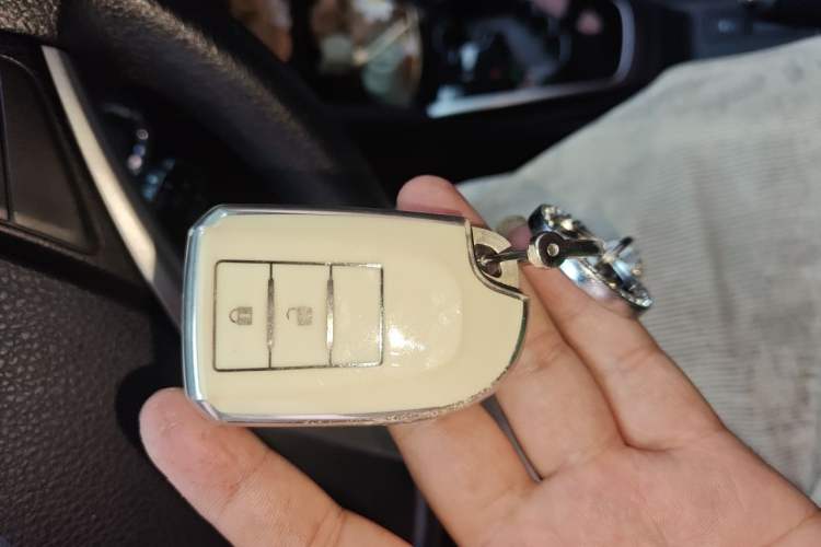Used Toyota YARiS L Zhi Xuan 2022 X-Trail 1.5L CVT Prestige Edition Vehicle Key