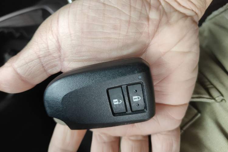 Used Toyota YARiS L Zhi Xuan 2022 X-Trail 1.5L CVT Luxury PLUS Edition Vehicle Key