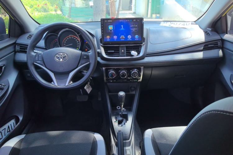 Used Toyota YARiS L Zhi Xuan 2022 X-Trail 1.5L CVT Leading PLUS Edition Center Console