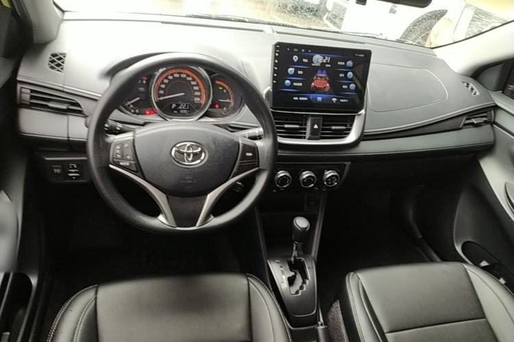 Used Toyota YARiS L Zhi Xuan 2022 X-Trail 1.5L CVT Leading PLUS Edition Center Console
