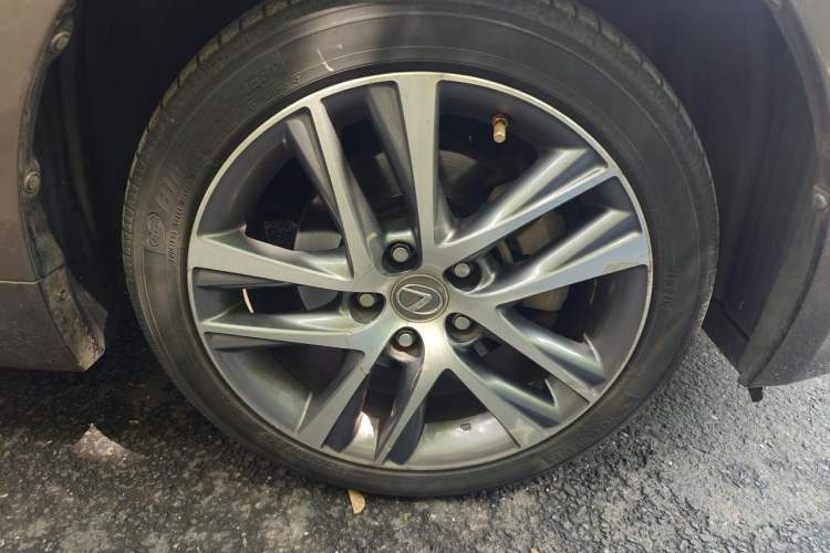 Used Toyota Zelas 2011 2.5L Luxury Edition Right Front Wheel Hub