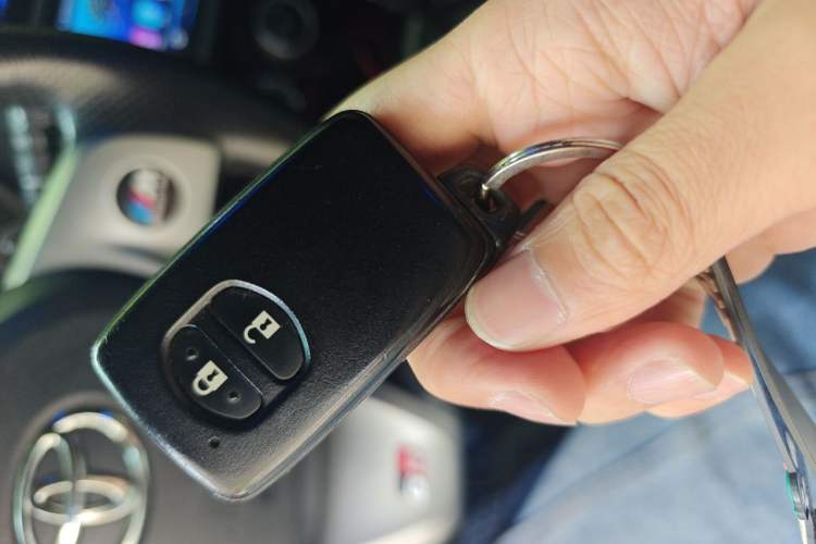 Used Toyota Zelas 2011 2.5L Luxury Edition Vehicle Key