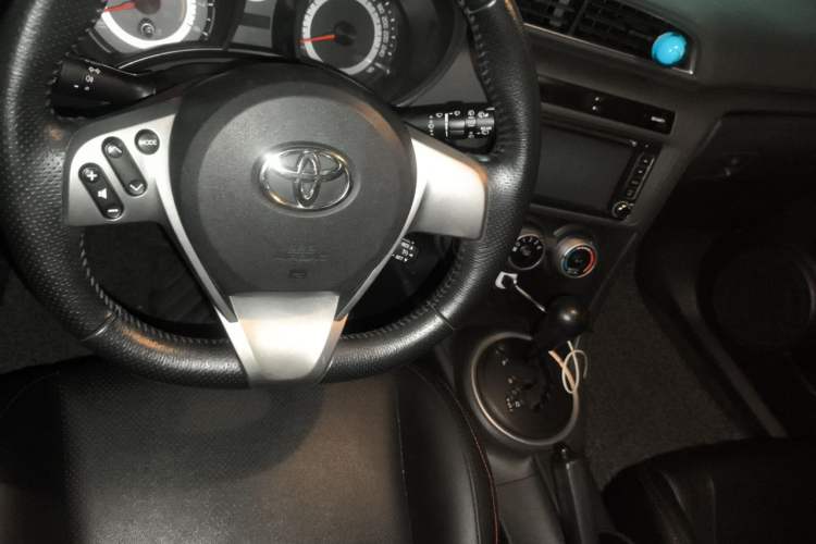 Used Toyota Zelas 2011 2.5L Standard Edition Center Console