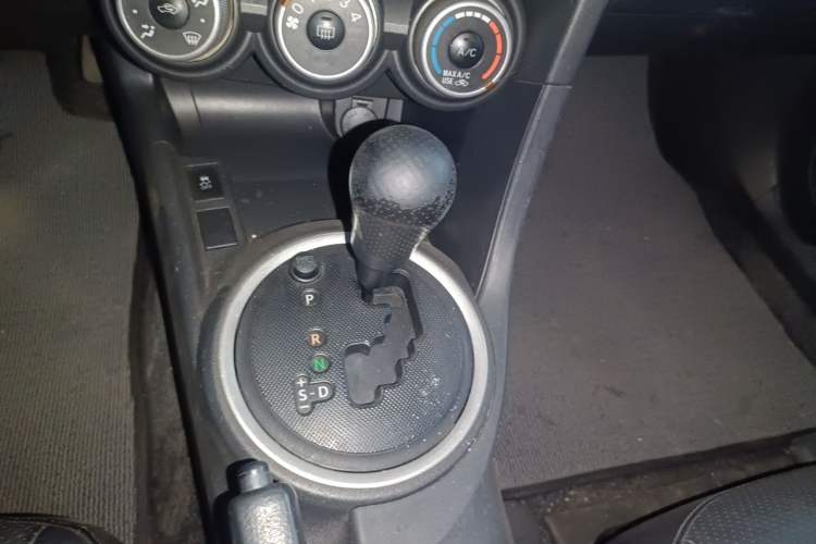 Used Toyota Zelas 2011 2.5L Luxury Edition Gear Lever