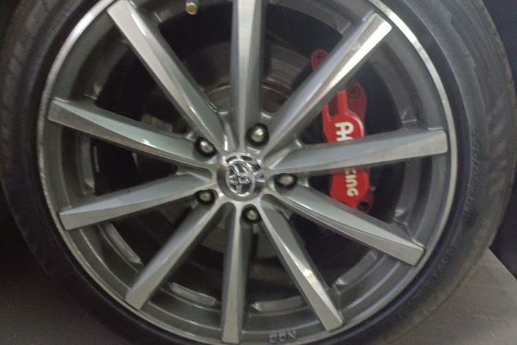 Used Toyota Zelas 2011 2.5L Luxury Edition Right Front Wheel Hub