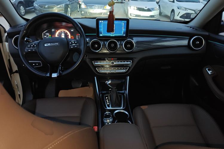 Used TRAUM MEET 3 2018 1.5T CVT Luxury Model Center Console