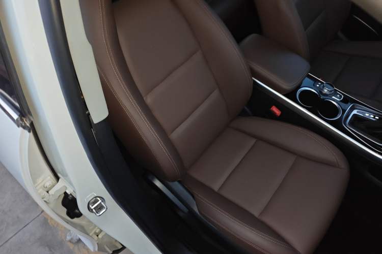 Used TRAUM MEET 3 2018 1.5T CVT Luxury Model Right Front Seat