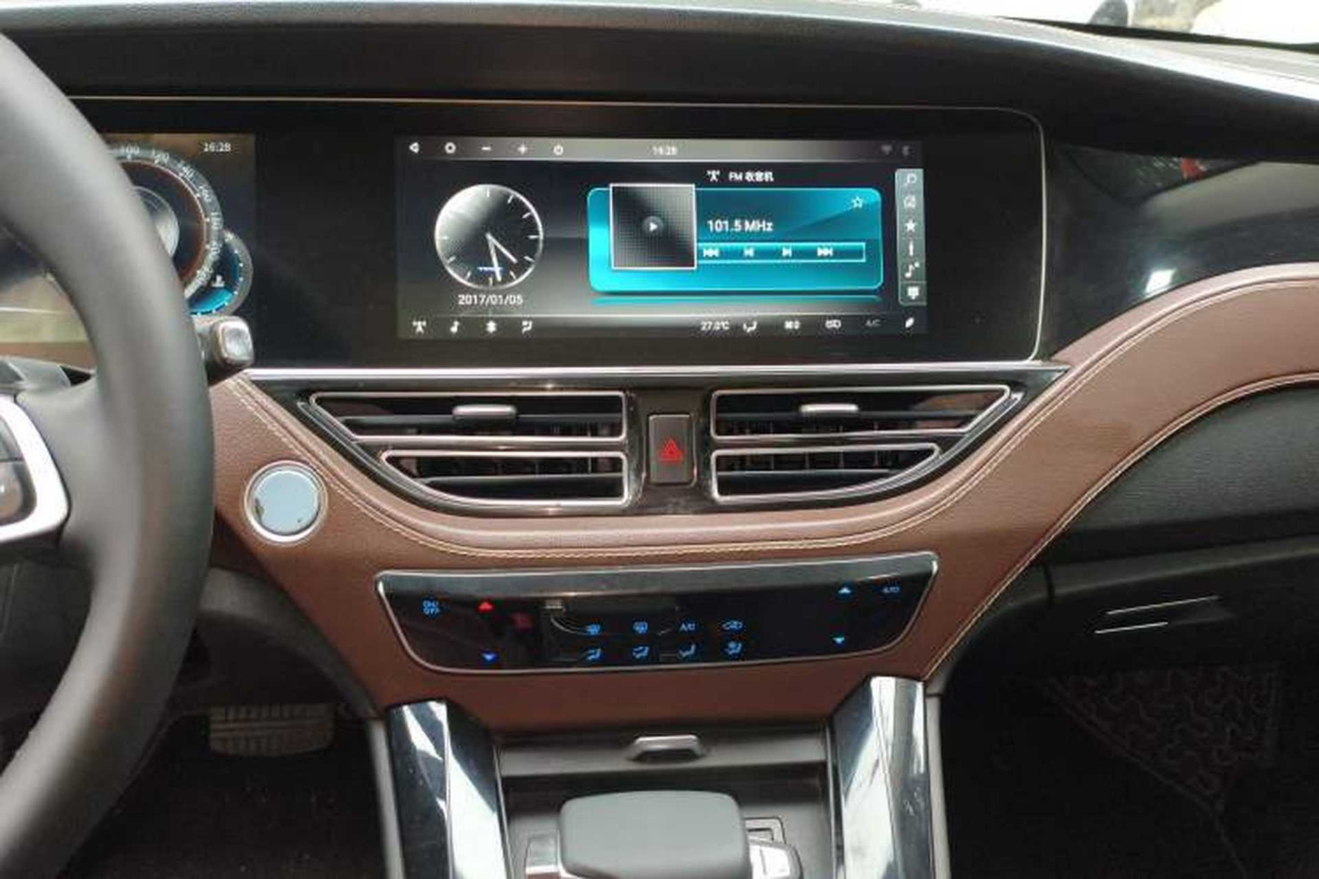 Used TRAUM S70 2018 1.5T Automatic Luxury Model 5 Seats Audio And AC Panel