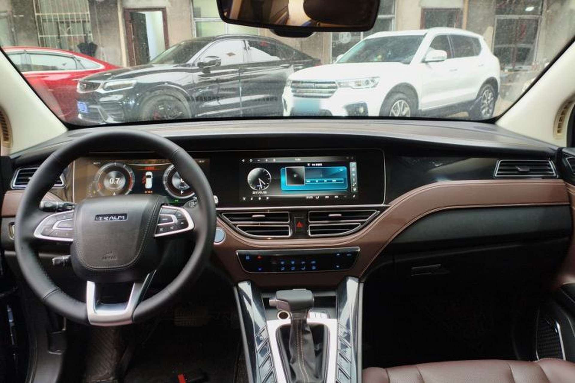 Used TRAUM S70 2018 1.5T Automatic Luxury Model 5 Seats Center Console