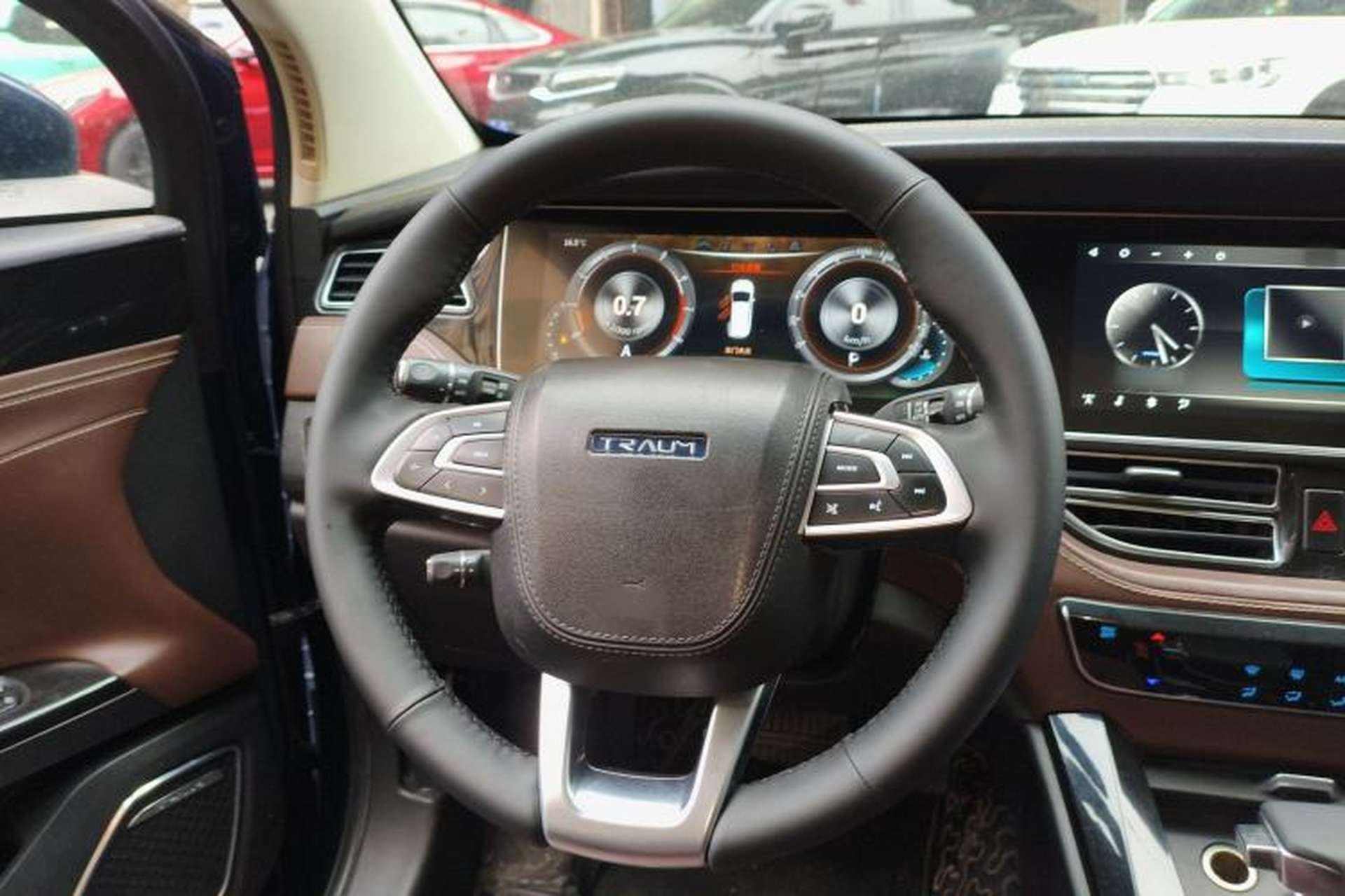 Used TRAUM S70 2018 1.5T Automatic Luxury Model 5 Seats Steering Wheel