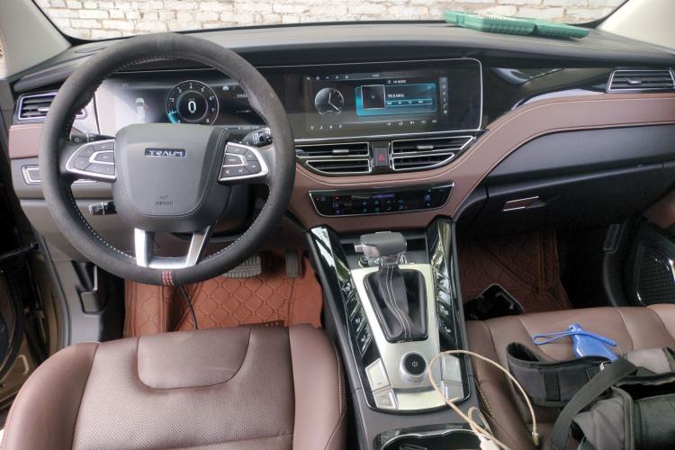Used TRAUM S70 2018 1.5T Automatic Luxury 7-Seater Center Console