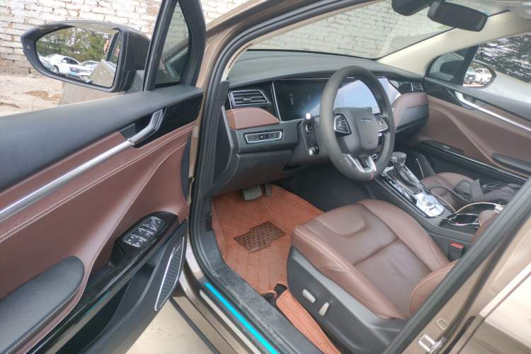 Used TRAUM S70 2018 1.5T Automatic Luxury 7-Seater Driver Seat