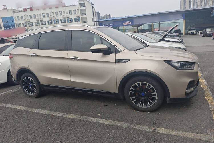 Used TRAUM S70 2018 1.5T Automatic Comfort Model 7 Seats Exterior 2