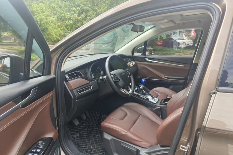Used TRAUM S70 2018 1.5T Manual Comfort 7-Seater Interior 1