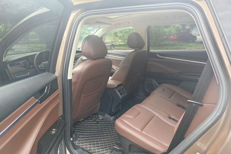 Used TRAUM S70 2018 1.5T Manual Comfort 7-Seater Interior 2