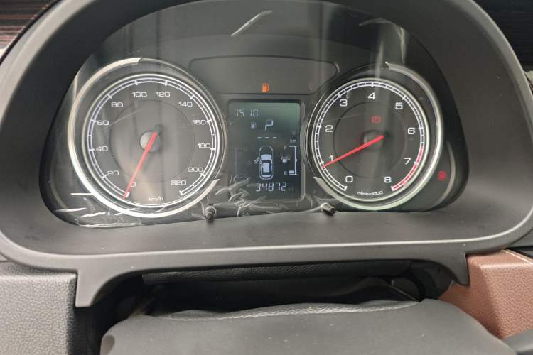 Used TRAUM S70 2018 1.5T Automatic Comfort Model 7 Seats Odometer Close Up