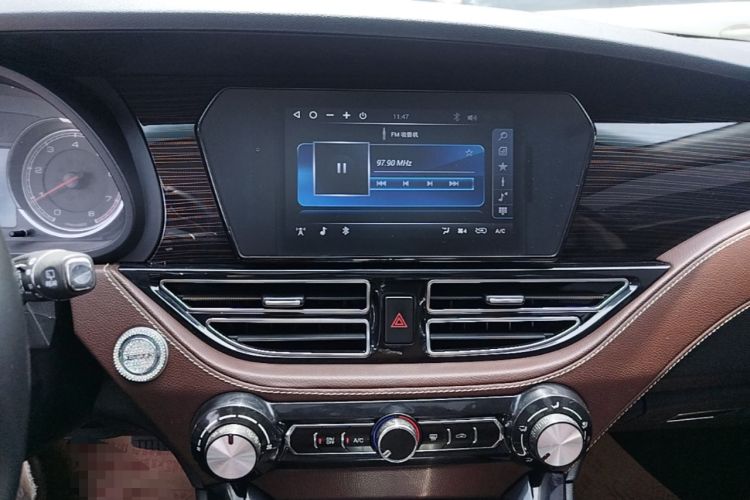Used TRAUM S70 2018 1.5T Automatic Comfort Model 7 Seats Audio And AC Panel