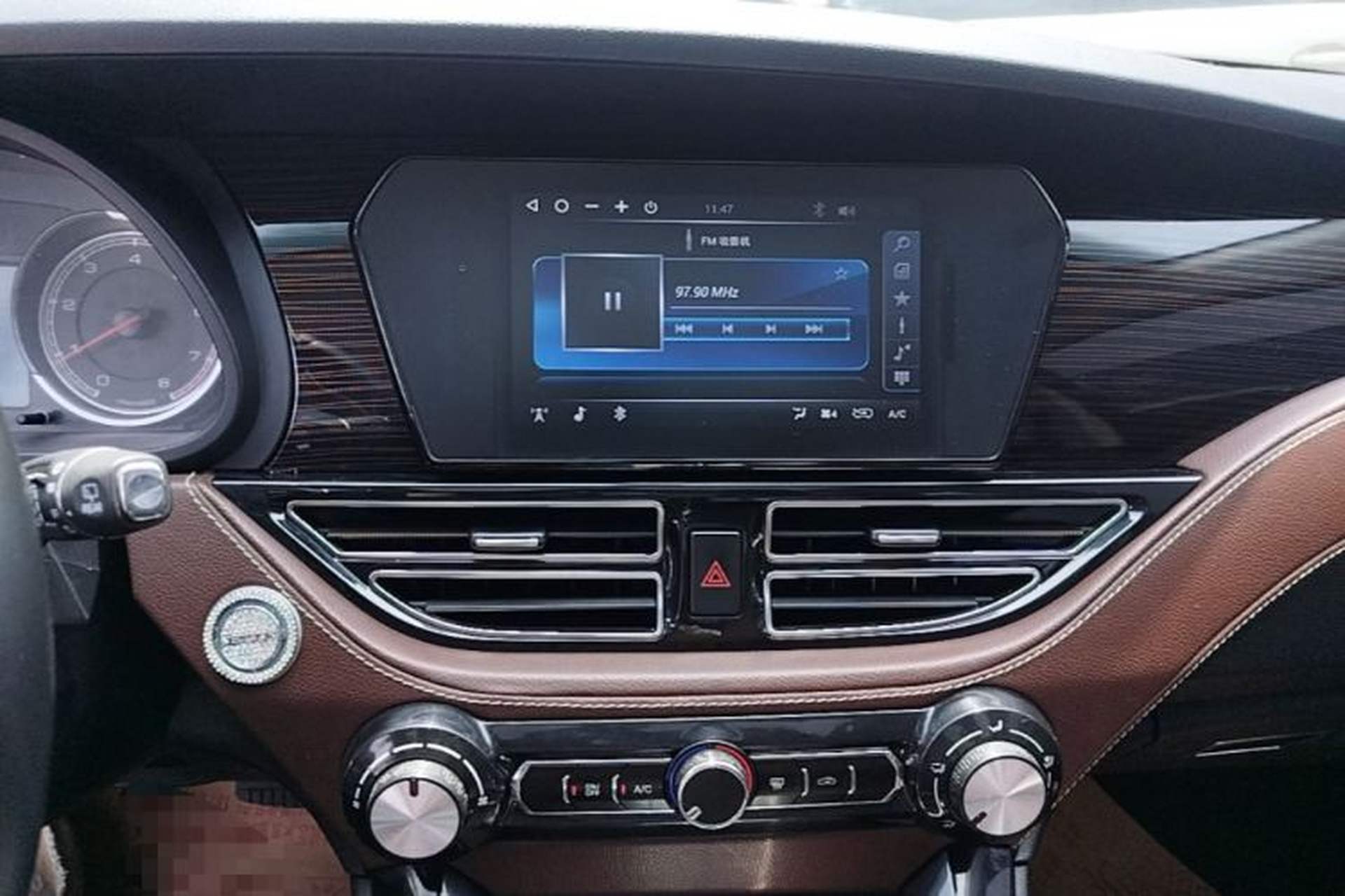 Used TRAUM S70 2018 1.5T Automatic Comfort Model 7 Seats Audio And AC Panel