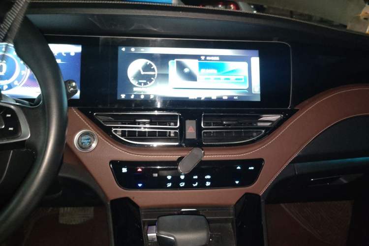 Used TRAUM S70 2018 1.5T Automatic Luxury 7-Seater Audio And AC Panel