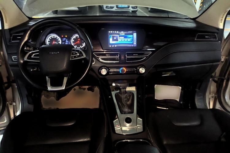Used TRAUM S70 2018 1.5T Automatic Standard Edition 5 Seats Center Console