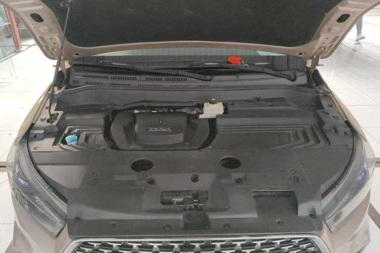 Used TRAUM S70 2018 1.5T Automatic Comfort Model 7 Seats Engine Bay