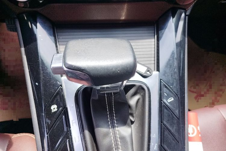 Used TRAUM S70 2018 1.5T Automatic Comfort Model 7 Seats Gear Lever